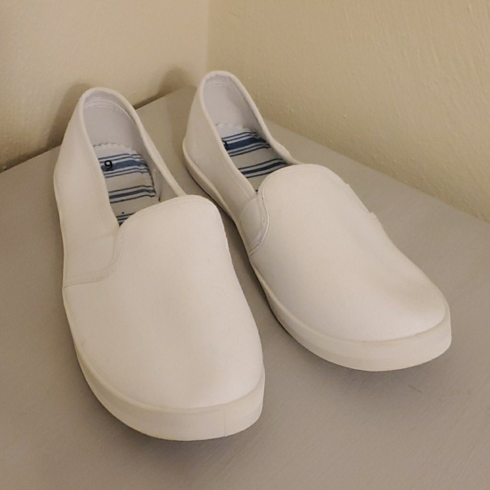 🌙 White Slide on Shoes